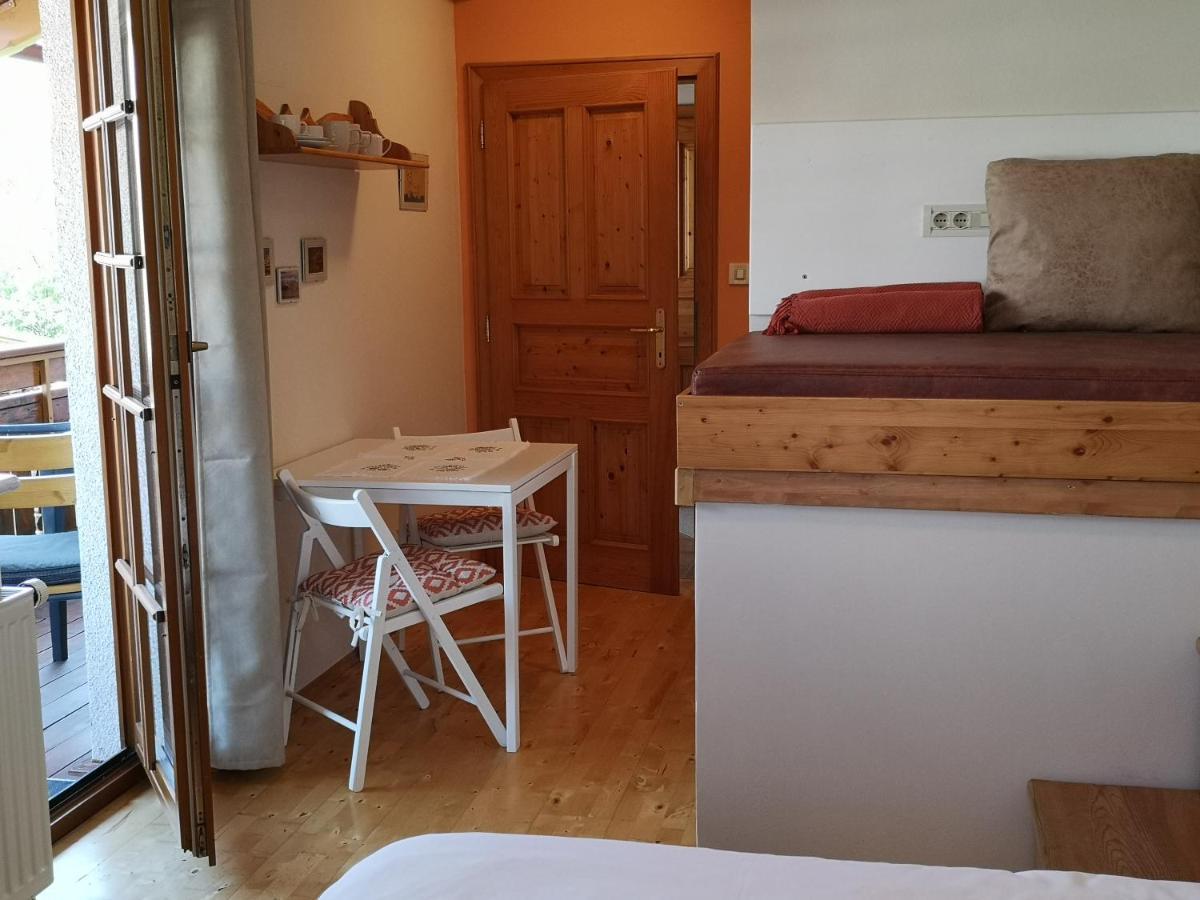 Apartmaji Volf Zgornje Gorje Exteriör bild