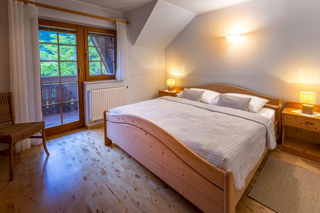 Apartmaji Volf Zgornje Gorje Exteriör bild